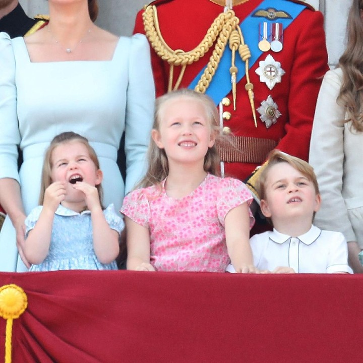 <p>Putri Charlotte bersama sepupunya, Savannah Phillips, dan Pangeran George happy banget nih. (Foto: getty images)</p>