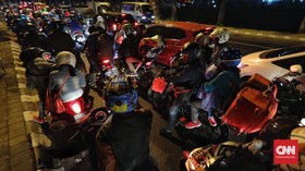 Kalimalang Macet Parah Imbas <i>One Way</i> Tol Cikampek