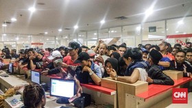 Antrean Pemudik Terminal Pulo Gebang Mengular 50 Meter