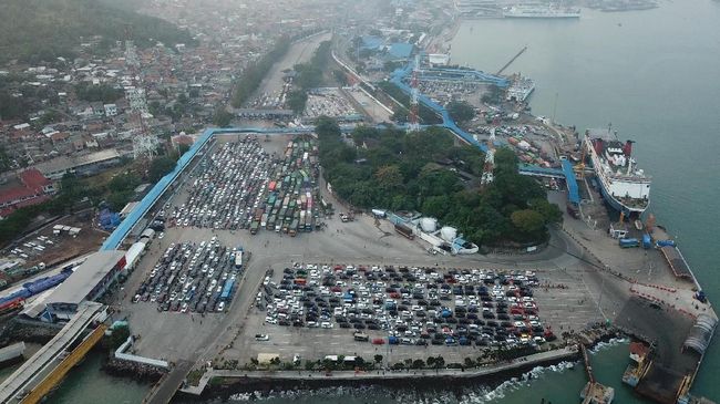 Puncak Mudik Kedua Pelabuhan Merak Diprediksi Malam Ini