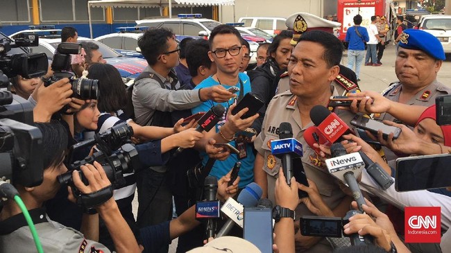 Polisi menyatakan sebanyak 3.000 orang telah diminta membuat pernyataan tak akan berkerumun. Mereka diamankan karena tak mau bubar saat diimbau polisi.
