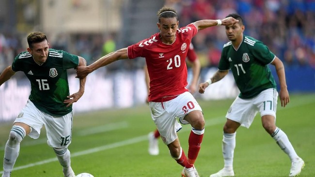 Pelatih timnas Meksiko, Juan Carlos Osorio, membela para pemainnya berpesta ke kelab malam selama masa pemusatan latihan jelang Piala Dunia 2018.