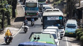 Jalur Limbangan dan Malangbong Tersendat Pasar Tumpah