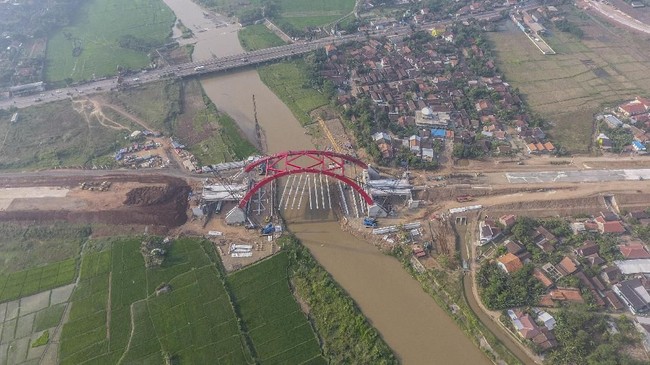 PT Astra Internasional Tbk (ASII) melalui anak usahanya PT Astra Tol Nusantara menguasai 34,71 persen ruas tol Trans Jawa yang sepanjang 870 km.