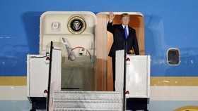 Donald Trump Tiba di Singapura untuk Temui Kim Jong Un