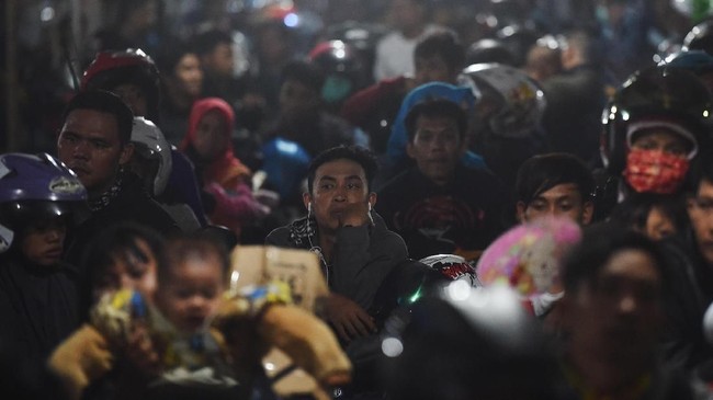 Pemudik yang sudah melintasi Pelabuhan Merak menuju Bakauheuni sejauh ini baru mencapai 26 persen dari pemudik 2017.