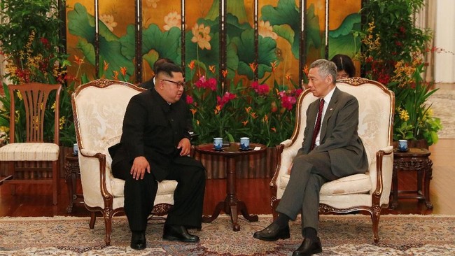 PM Singapura Lee Hsien Loong meyakini perdagangan antara Singapura dan Korea Utara bisa kembali tumbuh jika PBB mencabut sanksi soal program nuklir Korea Utara.