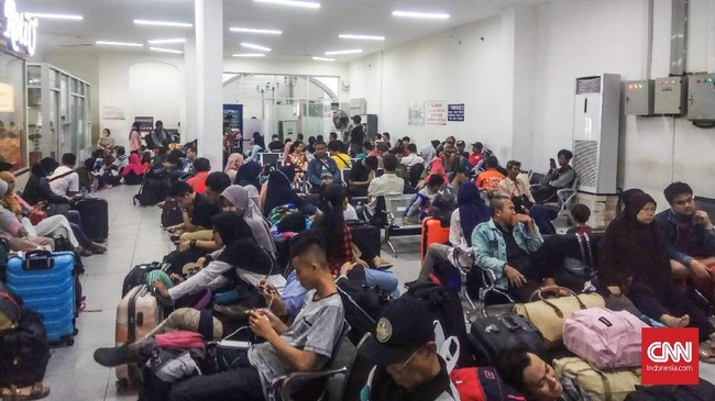 Jumlah pendatang baru yang diprediksi bakal serbu Jakarta tahun ini naik dua persen dari tahun lalu. Disdukcapil DKI pun akan menggelar operasi kependudukan.