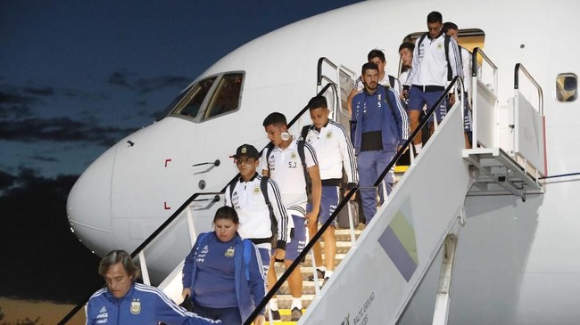 Timnas Argentina menumpang jet pribadi The Rolling Stones untuk tiba di Rusia pada Sabtu (9/6) malam waktu setempat jelang Piala Dunia 2018.