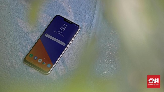 CNNIndonesia.com mendapat kesempatan menjajal flagship terbaru Asus Zenfone 5. Seperti apa performanya?