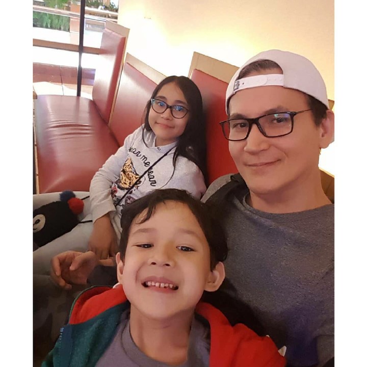 <p>Ke mana-mana bareng terus ya ayah dan anak ini. Kompak deh! (Foto: Instagram/marcelinolefrandt)</p>