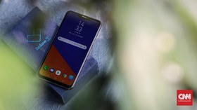 Menjajal Asus Zenfone 5 dengan Poni Ala iPhone X