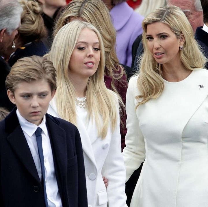 <p>Rumor yang sempat beredar, Barron Trump, memiliki autisme. Namun sepertinya ini rumor belaka.</p>
