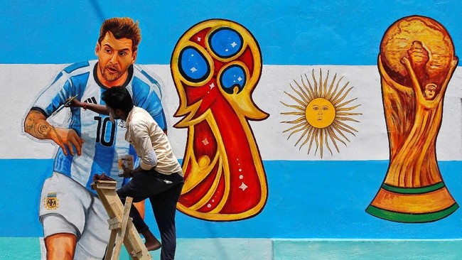 Sebagian masyarakat India akan bolos bekerja dan sekolah demi bisa menyaksikan Piala Dunia 2018 di Rusia yang dimulai Kamis (14/6).