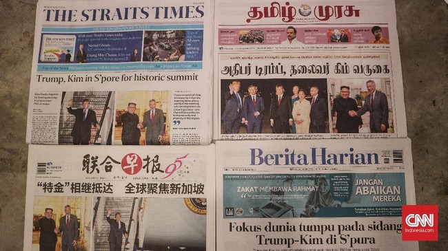 Presiden Amerika Serikat Donald Trump dan pemimpin tertinggi Korea Utara, Kim Jong-un, menjadi berita utama sebagian besar surat kabar Singapura, Senin (11/6).