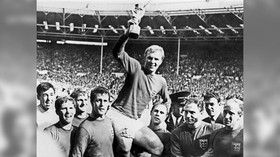 Geoff Hurst Cetak Tiga Gol di Final Piala Dunia 1966