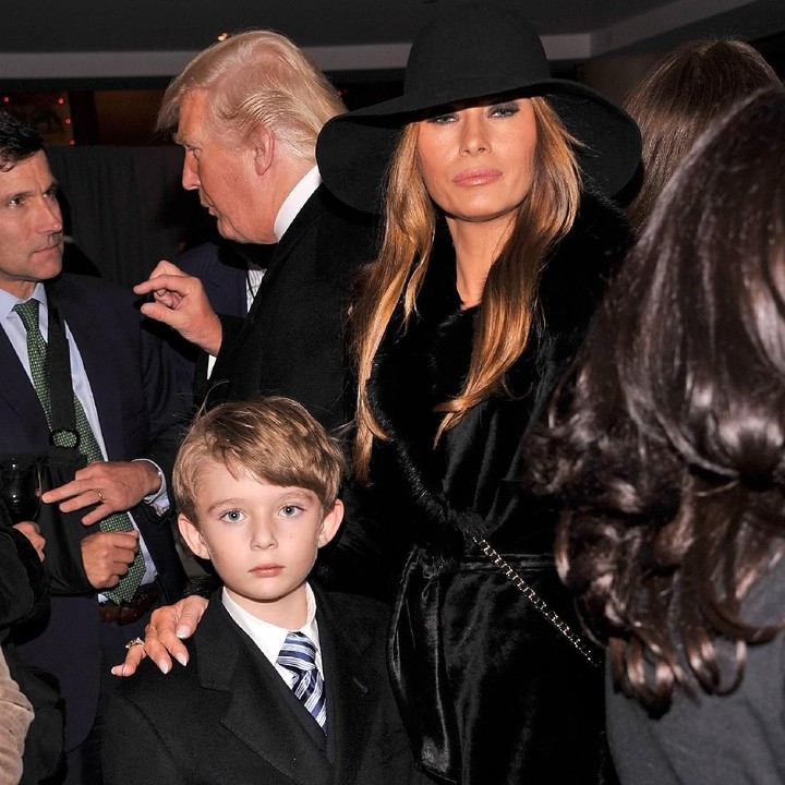 <p>Ini saat Barron Trump masih kecil. Lucu banget ya pakai jas begini.</p>