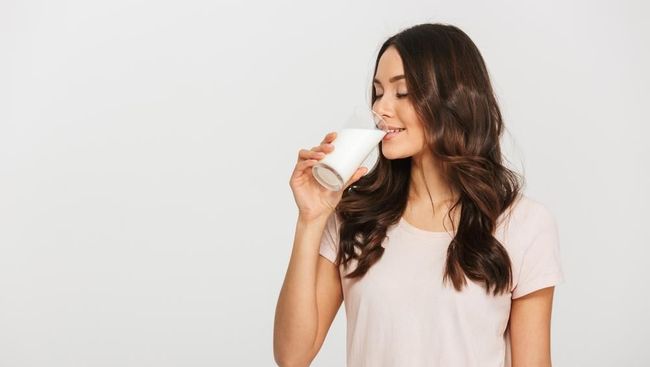 Sejak kecil, orang diajarkan untuk selalu minum susu. Lantas saat sudah beranjak dewasa, apa susu masih diperlukan?