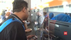 VIDEO: Antrean Padat di Loket Pembatalan Tiket Stasiun Gubeng