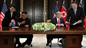 Adik Kim Jong-un Tukar Pulpen Sebelum Teken di Detik Terakhir