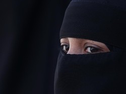 Wanda Harra Dipolisikan Usai Viral Pakai Cadar ke Kajian Ustaz Hanan Attaki