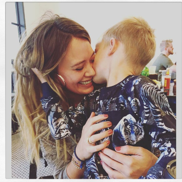 <p>Melihat potret kedekatan Luca dan Hilary bikin hati ini adem. (Foto: Instagram/hilaryduff)</p>