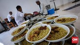 FOTO: Buka Puasa di Kampung Arab Jakarta Berbuka puasa di kampung Arab di masjid Azzawiyah, Pekojan, Jakarta memberi pengalaman berbeda bagi sejumlah warga.