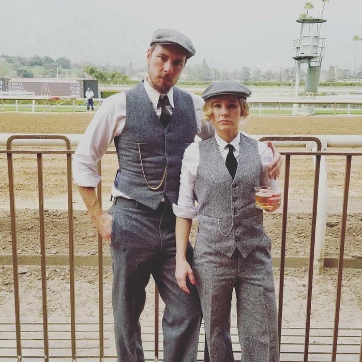 <p>Kristen Bell dan Dax Shephard sudah punya dua anak, tapi mereka tetap kompak, termasuk untuk tampil konyol. (Foto: Instagram/kristenanniebell)</p>