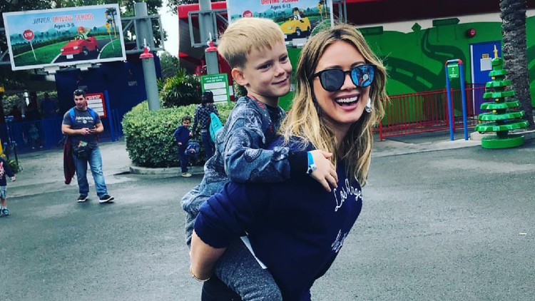 Hilary Duff sedang hamil anak kedua. Nah, si sulung rupanya punya ide nama untuk adiknya, Bun: Croissant.
