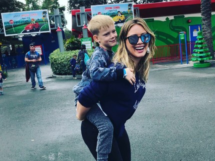 Kedekatan Hilary Duff dan Putranya yang Bikin Hati Adem
