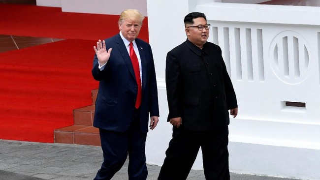 Presiden AS, Donald Trump, mengaku bersedia menjejakkan kaki di Korut jika pertemuannya dengan Kim Jong-un di perbatasan dengan Korsel benar-benar terwujud.