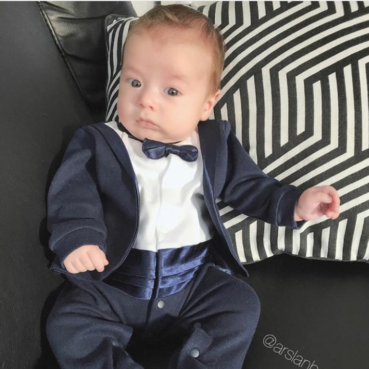 <p>Gemas ya kalau lihat bayi pakai setelan jas seperti ini. (Foto: Instagram @arslanbey_a)</p>