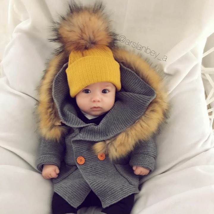 <p>Begini 'ootd' Ali saat musim dingin. Tetap lucu dan menggemaskan! (Foto: Instagram @arslanbey_a)</p>