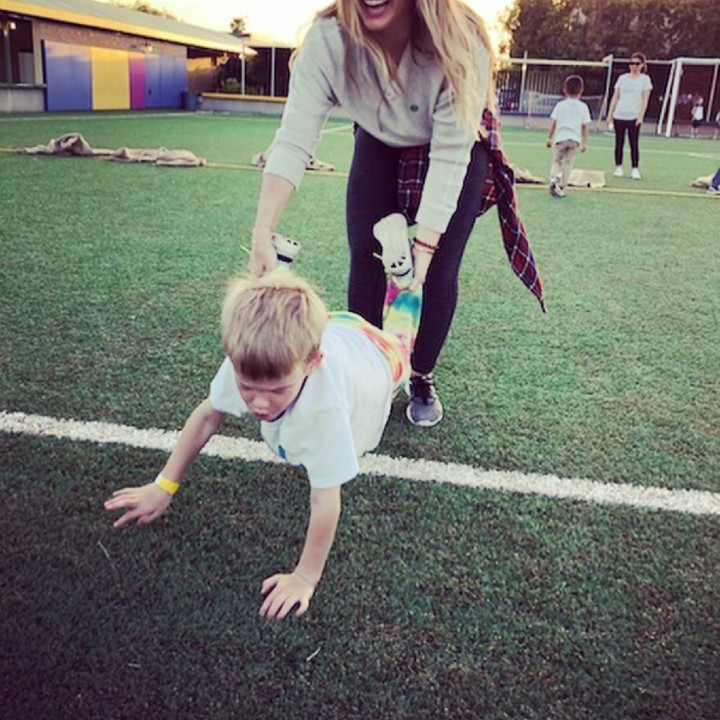 <p>Ketika ada kegiatan sekolah, Hilary juga sering menemani Luca lho. (Foto: Instagram/hilaryduff)</p>