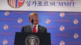 Usai Temui Kim, Trump Sepakat Hentikan Latihan Militer