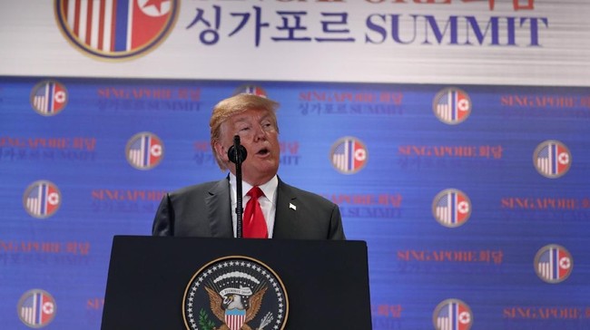 Usai pertemuan bersejarah dengan Kim Jong-un, Donald Trump menyatakan sepakat menghentikan latihan militer gabungan Amerika Serikat dan Korea Selatan. 