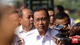 Dirut KAI Respons Cibiran Netizen Soal Gaya Tinjau Banjir