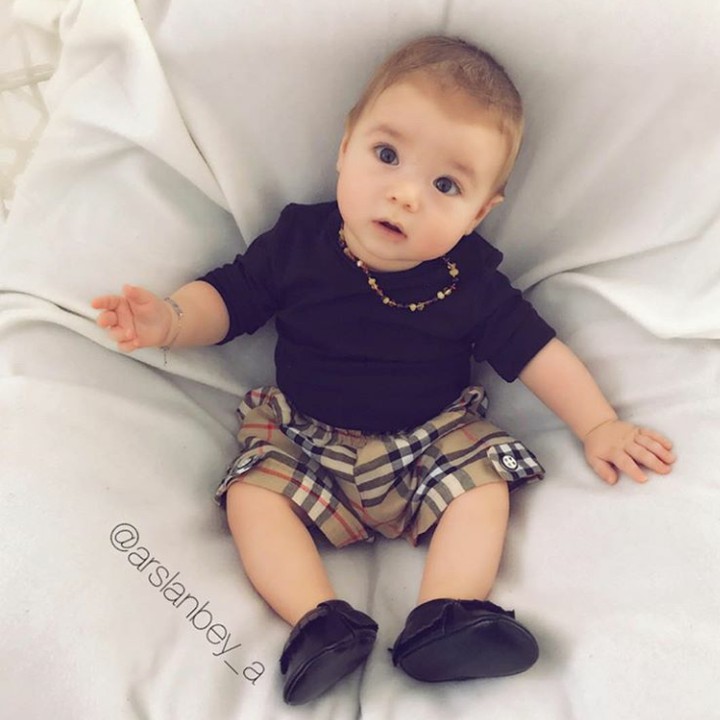 <p>Ali termasuk bayi paling stylish di Instagram lho, Bun. (Foto: Instagram @arslanbey_a)</p>