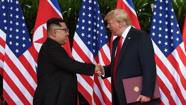 Para pesohor Korea Selatan menyampaikan respons terkait pertemuan bersejarah antara Presiden AS Donald Trump dan pemimpin Korea Utara Kim Jong Un di Singapura.