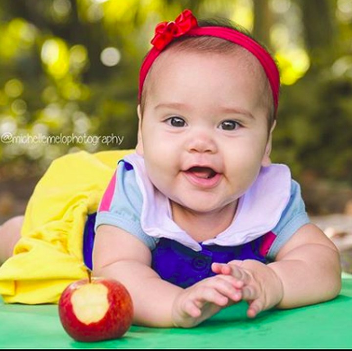 <p>Snow White sudah memakan apelnya. Hmm, sebentar lagi dia bakal tidur nggak ya? He-he-he. (Foto: Instagram/@michellemelophotography)  </p>