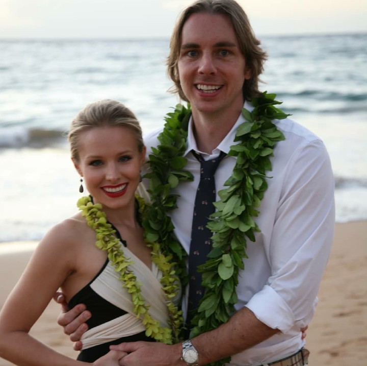 <p>Ini dia pasangan Kristen Bell dengan Dax Shepard. Selain romantis, mereka juga selalu tampil kompak. (Foto: Instagram/kristenanniebell)</p>