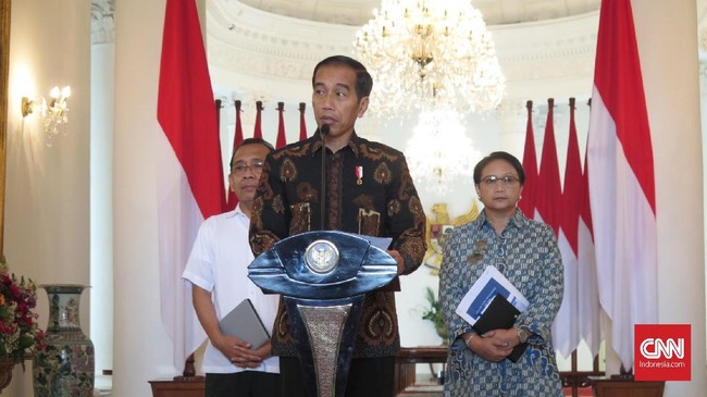Presiden Joko Widodo menyatakan bahwa minggu ini pemerintah mulai terapkan perizinan investasi dengan sistem Online Single Submission (OSS).