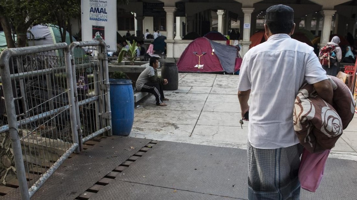 FOTO: Mengejar Berkah Lailatulkadar dari Dalam Tenda