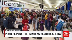 Penumpang Memenuhi Terminal 1C Bandara Soetta