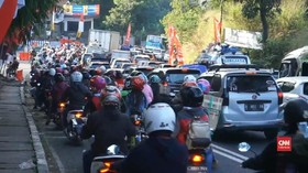 VIDEO: Jalur Nagreg Dipadati Kendaraan Roda Dua