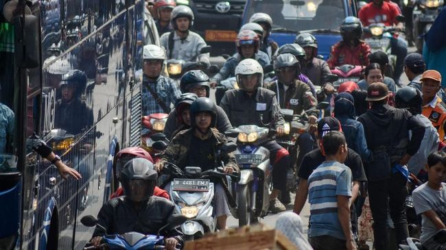 1.154 Kecelakaan Terjadi Saat Arus Mudik, 242 Tewas Catatan Mabes Polri sejak 7 hingga 15 Juni terdapat 1.154 kecelakaan saat arus mudik lebaran 2018, berkurang dari tahun lalu yang sebesar 1.623 kecelakaan.
