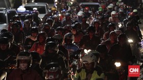 Satu Arah Tol Halim, Arus Lalin Menuju Kalimalang Padat
