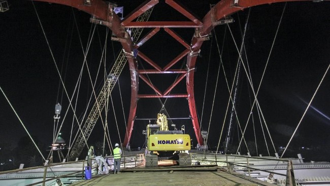 Pembangunan fisik jembatan tol penghubung antara Kabupaten Penajam dengan Kota Balikpapan ditargetkan mulai akhir 2018 dengan nilai sekitar Rp11,6 trilun.