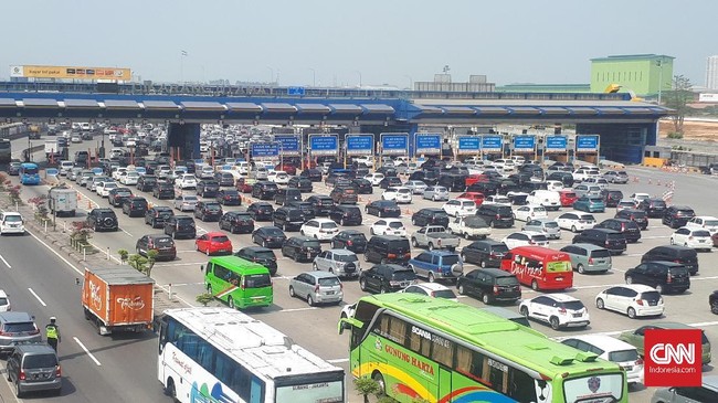Kementerian Perhubungan memprediksi arus mudik di jalur darat meningkat 30 persen pada Lebaran 2019 akibat peralihan penumpang pesawat.