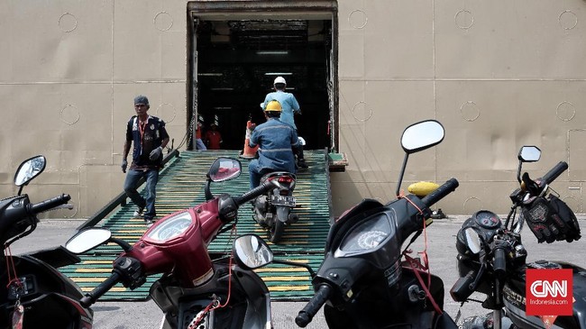 Gempa yang terjadi dalam kurun waktu beberapa hari terakhir di NTB mengakibatkan pendistribusian sepeda motor ke wilayah tersebut tidak maksimal.